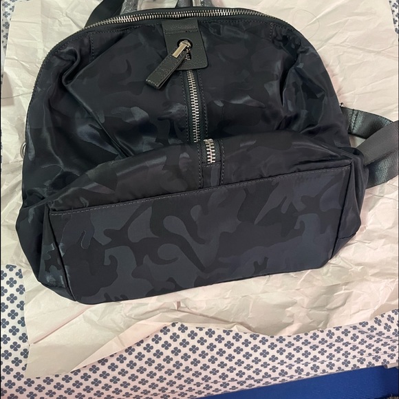 Convertible backpack - Picture 3 of 5